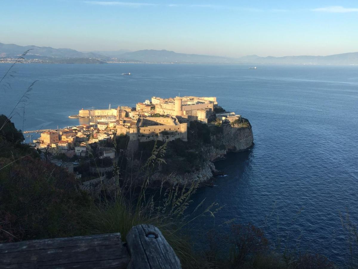 Brezza Di Mare Gaeta B&B ภายนอก รูปภาพ