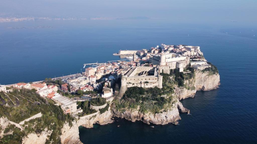 Brezza Di Mare Gaeta B&B ภายนอก รูปภาพ